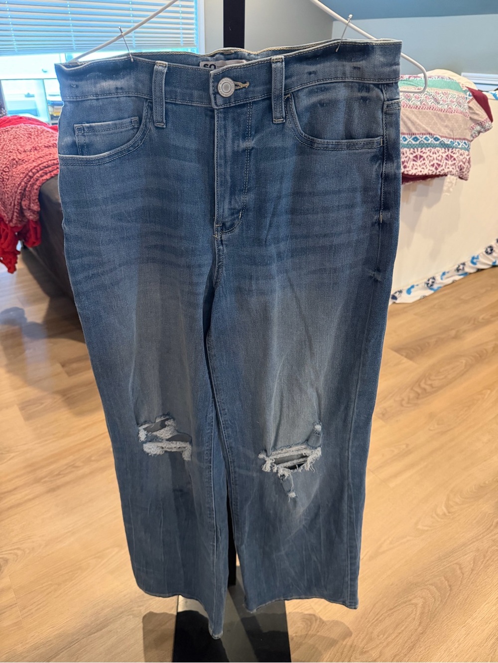 SO Wide-Leg Distressed Jeans in Mid Blue
